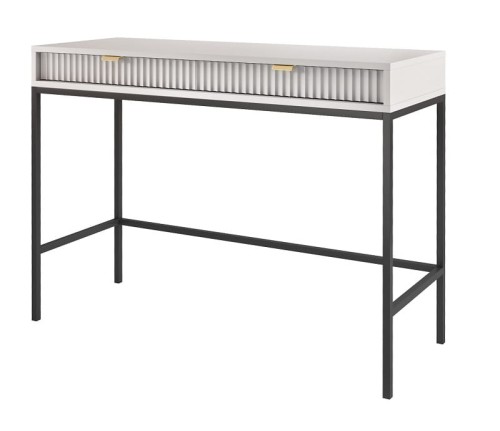 T104 3.jpg